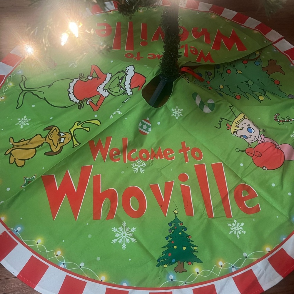 Whoville Christmas Tree Skirt - Green and Red (brand new)